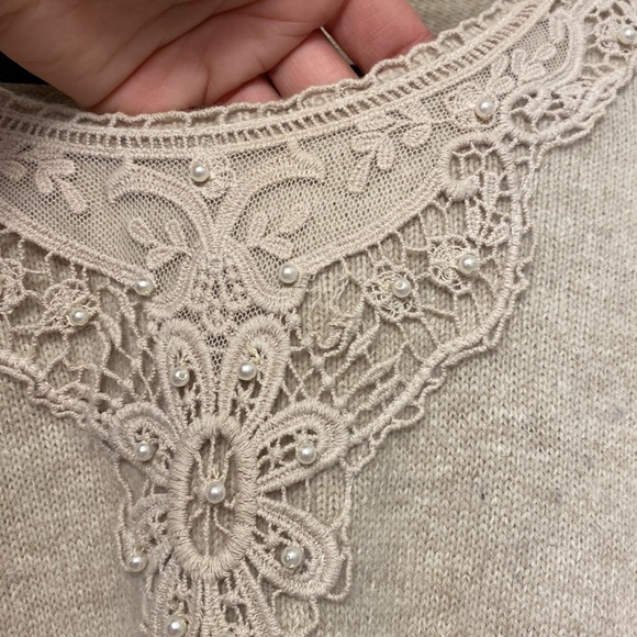 Beige Vintage Like Sweater - Picture 5 of 8